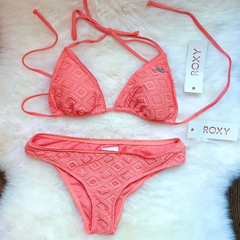 NWT Roxy Hazy Daisy Crochet Bikini Coral Sz M/L